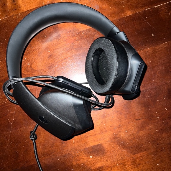 Alienware Other - AlienwareAW510H Wired 7.1 Gaming Headset Dark side of the moon
